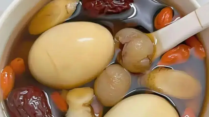 桂圆红枣炖奶和杂粮粥做法分享 暖饮主食都能做 姨妈期喝着舒服还能改善气色