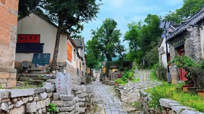 官庄街道夏季旅游季石门站邀你体验！在水雾嬉水与古村石韵里开启清凉一夏