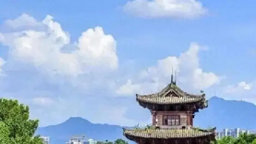 来赣州逛吃：跟着围屋与古城墙，解锁客家美食里的踏实烟火，还能捎带新鲜赣南脐橙