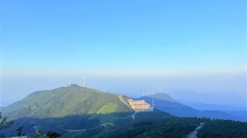 武汉人周末清凉玩法升级！40分钟车程解锁通山多元亲水活动，踩水捞鱼玩漂流太自在