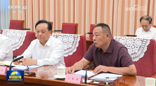 于东来等8人，参加总理座谈会