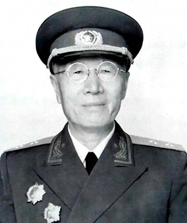 开国中将万毅说：庐山会议有两个谣传，需要澄清一下