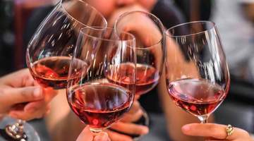 葡萄酒的高级感，为什么常常藏在“酸”里？