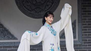 72岁赵雅芝体验戏曲状态佳 广袖翩跹自带古韵