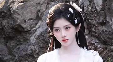 鞠婧祎新剧外景路透曝光 素白古装灵动飘逸仙气十足