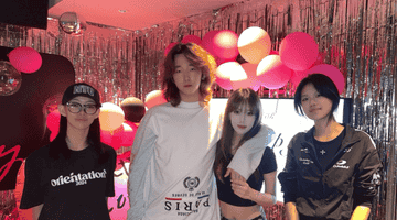 高露女儿庆17岁生日,男友露面190高个一身名牌,俩人恋爱快2年