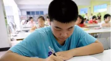 老师诬陷我考试作弊,之后每次考试都交白卷,高考后我考上了清华