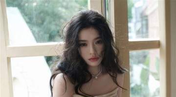 太古里随手拍的林允状态引网友热议 松弛感穿搭戳中审美痛点引众人共鸣