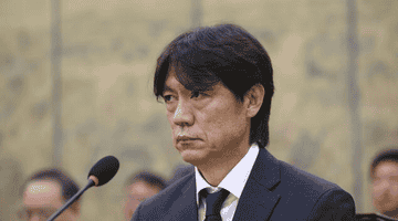 8月韩国警方突击搜查韩国足协办公室 市民团体举报洪明甫足协任职存违规 民众关注调查进展
