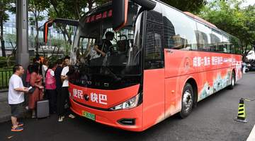 被高铁“逼退”的大巴车,换了个活法