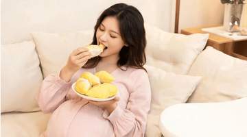 广西孕妇狂吃榴莲，产房生下儿子时，在场所有医生惊呆了，妈妈也愣了……