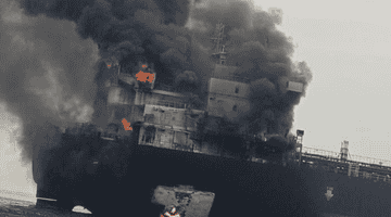 伊朗称两艘油轮在霍尔木兹海峡爆炸事件画面公布