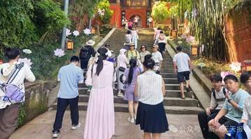 乐山景区降温大动作：近5000斤免费冰+200余台设备 游客直呼游玩体验拉满