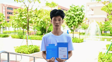 广州699分男生悄悄改志愿选中职 报到现场讲未来当程序员的底气
