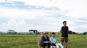 乌兰察布多元避暑康养玩法引客来 摩托艇游湖露天电影齐享悠然时光
