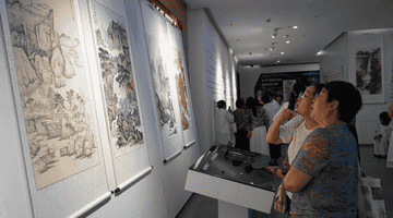 河北曲阳国画展开放到9月30日 亲子观众驻足赏画还能参与作品捐赠