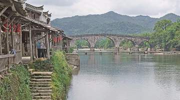 跟着游客游新疆 从丝路古迹速写、光影沉浸体验到千年文化触手可及