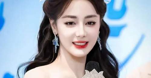 迪丽热巴深V开到腰了狂捂胸口!网友:为美为性感真难堪