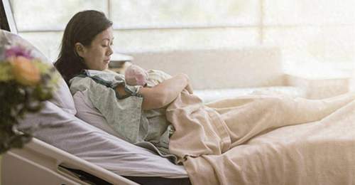 “新型坐月子”正在兴起，不是产妇矫情，而是清醒懂得爱自己了，婆婆不受累，老公不做夹心饼，孩子好吃好睡长得快