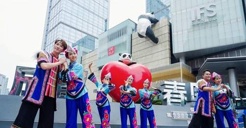 当“火城”遇见蓉城:楚雄文旅快闪点燃成都街头