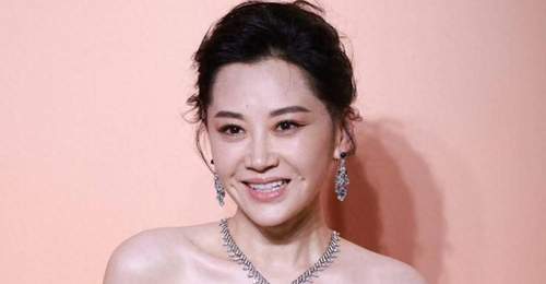 “许晴”太丰满了!穿抹胸裙凹凸感藏不住,我感慨资本果然会选人