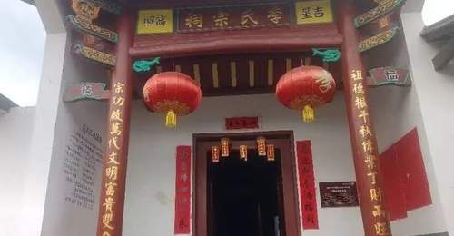 山乡庭院聚友尝米酒 小典村寻红遇金弹盆景趣事多