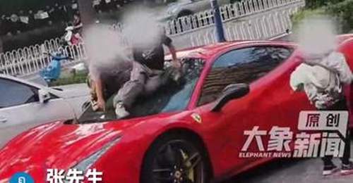 云南昆明360万法拉利被4名儿童划损,最新进展:已有3家上门道歉赔偿;车主:仍有1名家长未出面,也未表现出任何解决问题意愿,将起诉维权