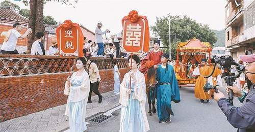 同安同字厝迎来别样中式传统婚礼,古厝活化利用走出新路子