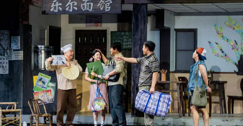 一碗面串起两座城的奋斗记忆,话剧《梦想天堂》登陆申城