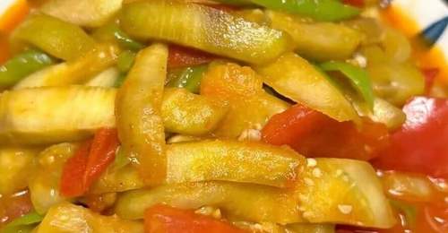 有人认为河南这种炒菜搭配,简直就是黑暗料理,可是咱们很多人却从小吃到大,还觉着美哩很呢