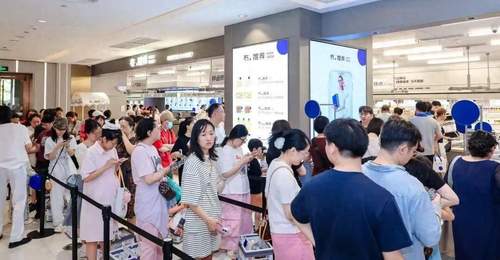 客流爆满!“鲜”入为主,这家新鲜零食店总部落在武汉