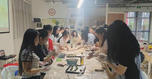 下班后的“烟火气”:沌口青年夜校手作甜品,为职场生活加点“甜”