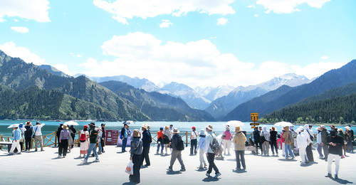 西域旅游:预计今年上半年归母净利润同比下降六至七成