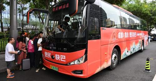 被高铁“逼退”的大巴车,换了个活法
