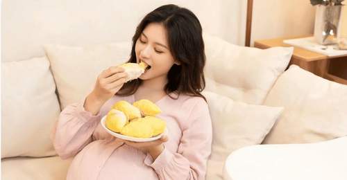 广西孕妇狂吃榴莲,产房生下儿子时,在场所有医生惊呆了,妈妈也愣了……