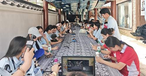 手作传古韵,友谊跨山海!中越青年共绘贵州非遗新风采