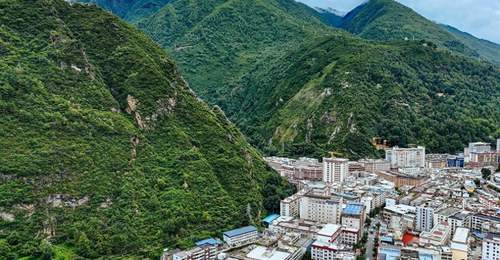 康定秘境:跑马山情歌回荡,木格措雪山海子共谱康巴风情