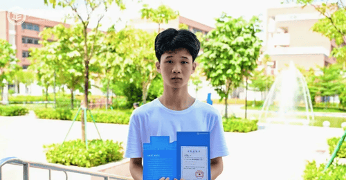 广州699分男生悄悄改志愿选中职 报到现场讲未来当程序员的底气