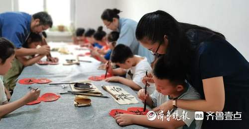枣庄市市中区齐村镇文明实践书法公益课堂 多元活动点亮孩子们的精彩暑假