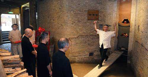 世遗新地标上线暑期研学热 广式游客赴景德镇制陶乐享、驾舟观鸟嗨玩