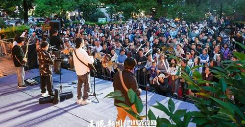 来贵州过不一样的夏天 多元业态活动多游客逛得尽兴