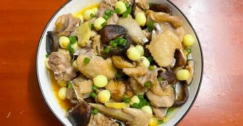 立秋来试试莲子配鸡腿 软糯鲜爽还解腻
