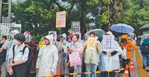 多国学者与媒体指出:日本放宽武器出口限制、扩充防卫力量的危险行径正加剧地区紧张 需携手抵制军事至上误区守护和平前景