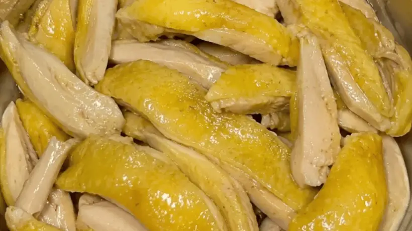 盐焗手撕鸡腿：四步蒸出皮脆肉嫩，鲜香入味不柴不腥