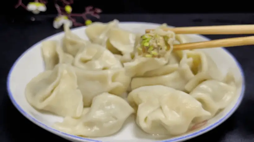 夏天包饺子,快试试这个馅!夏季时蔬和鲜肉的搭配,更鲜香、更有好口感,一口一个一盘不够吃