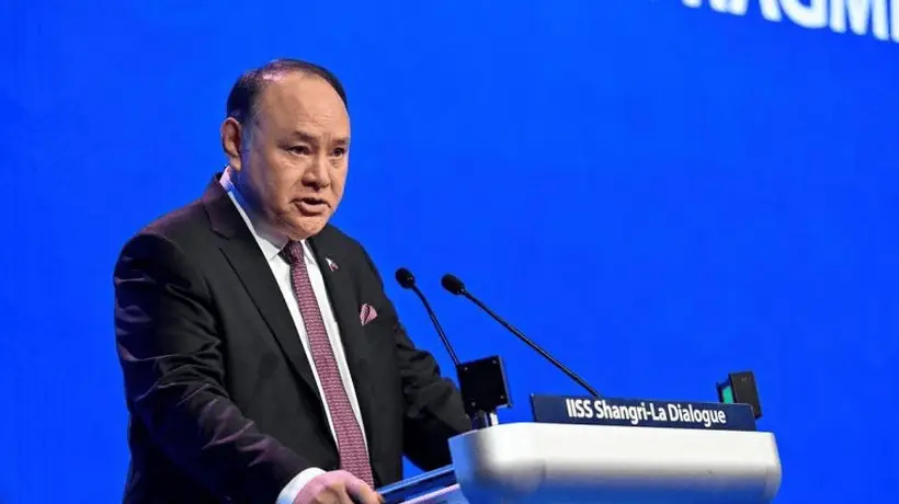 中菲再度激烈交锋,国防部反击,外交部也介入,菲律宾防长已登岛
