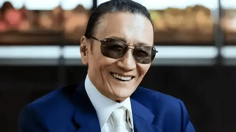 谢霆锋哽咽发文悼念父亲谢贤：无需悲伤，永远铭记他的笑容