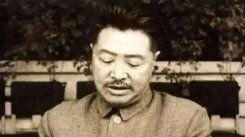 长征过草地时贺龙尝炒辣子察觉不对劲 随即下令叫来炊事员与战士同甘共苦