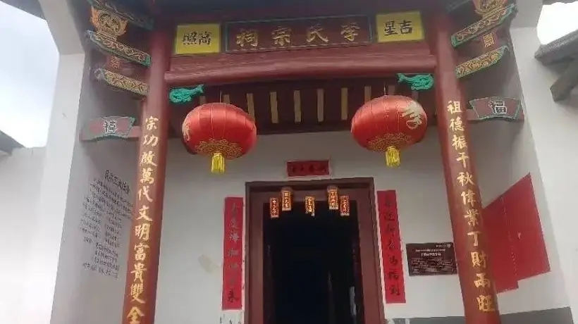 山乡庭院聚友尝米酒 小典村寻红遇金弹盆景趣事多
