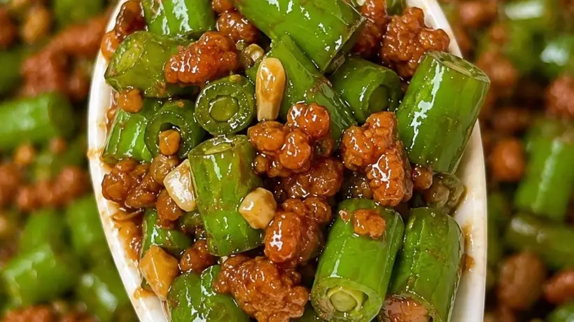 跟家人一起复刻国民下饭菜!围观豆角炒肉末的鲜香秘诀与挑选技巧